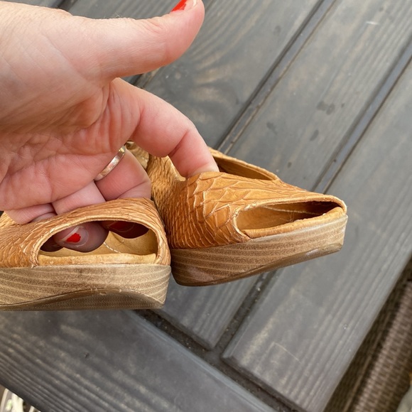 Weekend leather fish-scale heels - Picture 12 of 14